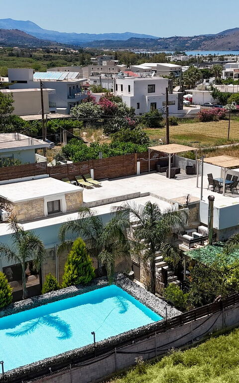 Villa Olympia: Ansichten, Schwimmbad