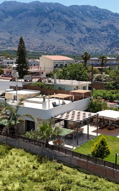 Villa Olympia: Ansichten, Schwimmbad