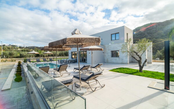 Villa Vasilissa: Außen, Draussen