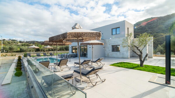 Villa Vasilissa: Außen, Draussen