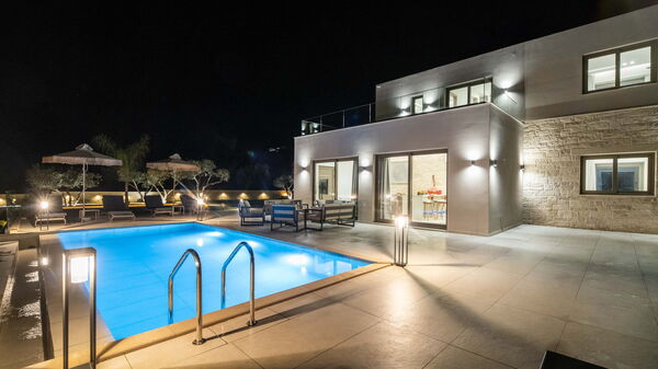 Villa Vasilissa: Schwimmbad