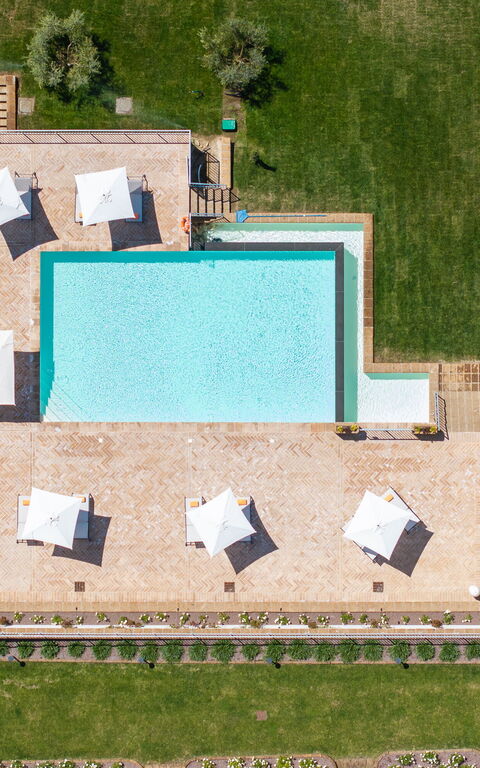 Tenuta Poggio Guiano: Ansichten, Schwimmbad