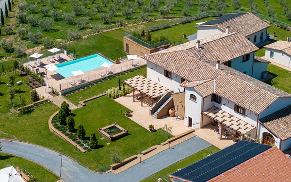 Tenuta Poggio Guiano: Ansichten, Außen, Draussen, Garten, Schwimmbad