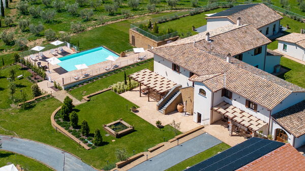 Tenuta Poggio Guiano: Ansichten, Außen, Draussen, Garten, Schwimmbad