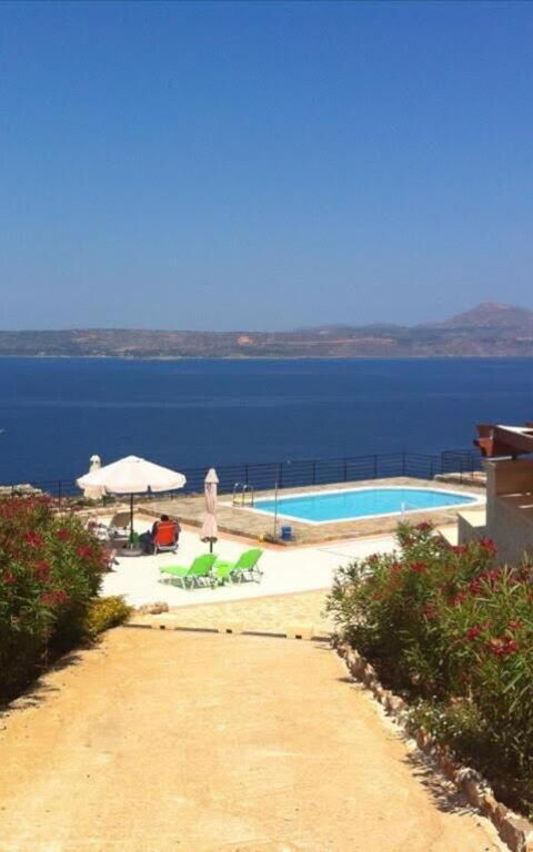 Villa Pi: Ansichten, Außen, Draussen