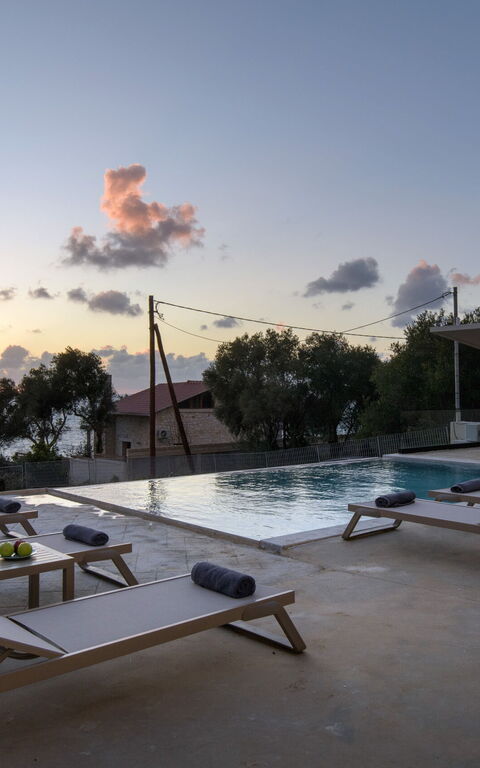 Villa Elais: Ansichten, Draussen, Schwimmbad