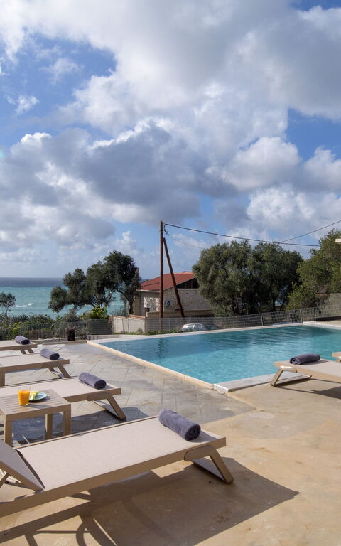 Villa Elais: Ansichten, Draussen