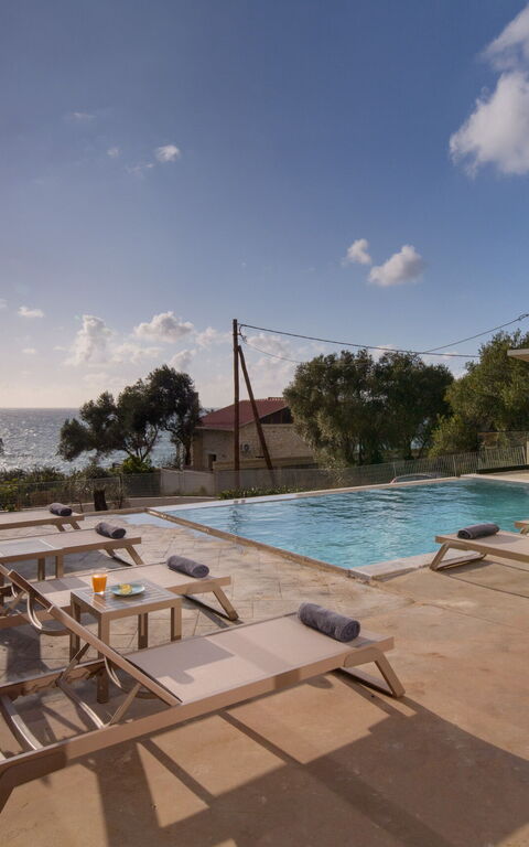 Villa Elais: Ansichten, Draussen, Schwimmbad