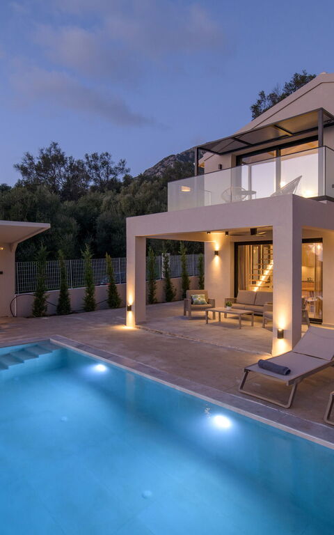 Villa Elais: Draussen, Schwimmbad