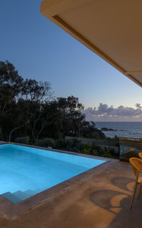 Villa Elais: Draussen, Schwimmbad