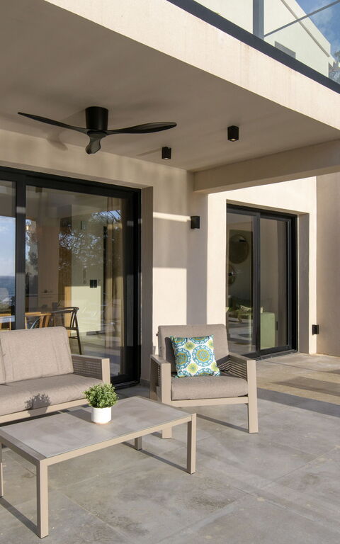 Villa Elais: Draussen