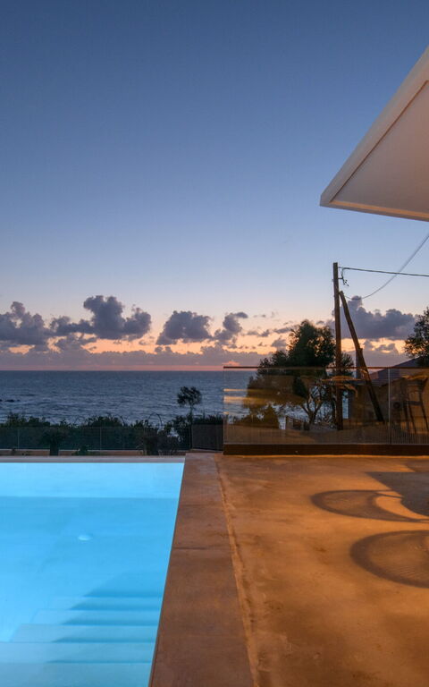 Villa Elais: Ansichten, Balkon / Terrasse / Patio, Draussen, Schwimmbad