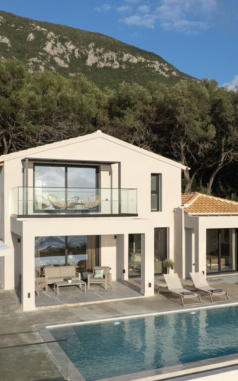 Villa Elais: Draussen, Schwimmbad