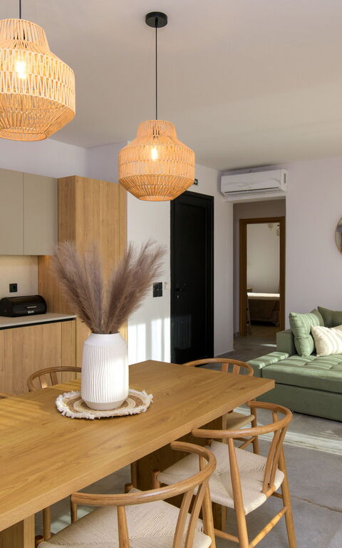 Villa Elais: Esszimmer, Küche, Wohnzimmer