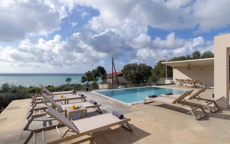 Villa Elais: Ansichten, Draussen