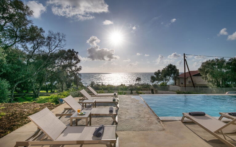 Villa Elais: Ansichten, Draussen, Schwimmbad