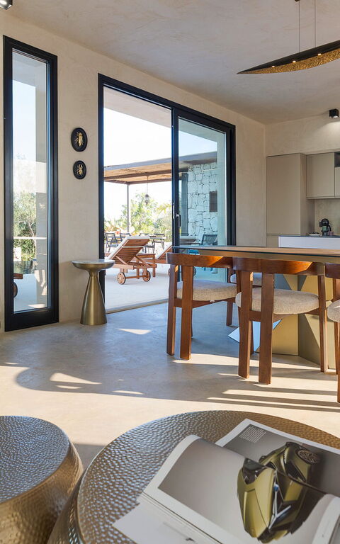 Eos Villa: Esszimmer, Küche, Wohnzimmer