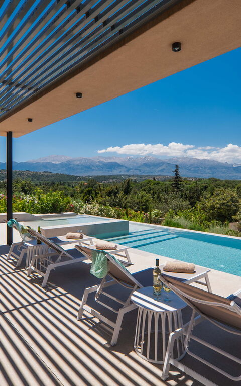 Villa Melia: Draussen, Schwimmbad