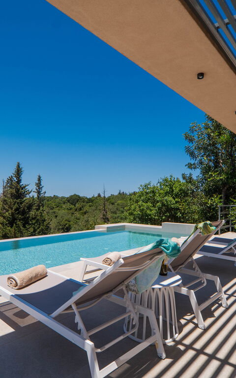 Villa Melia: Draussen, Schwimmbad