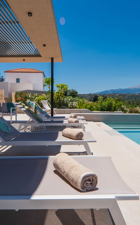 Villa Melia: Draussen, Schwimmbad