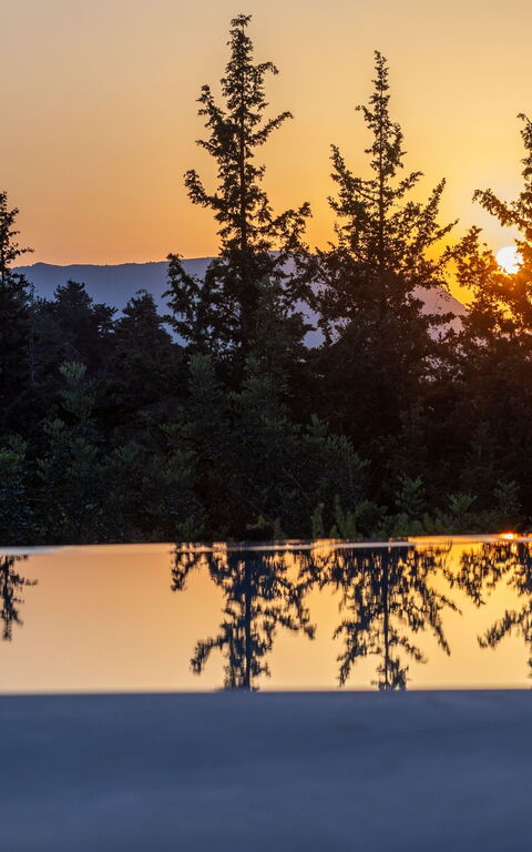 Villa Melia: Ansichten, Außen, Draussen, Schwimmbad