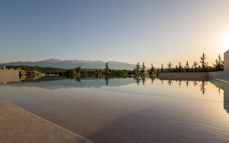 Villa Melia: Ansichten, Außen, Draussen, Schwimmbad