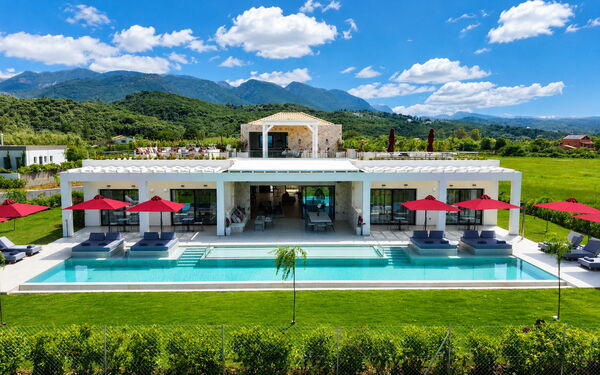 Villa Nobilita: Ansichten, Außen, Draussen, Garten, Schwimmbad