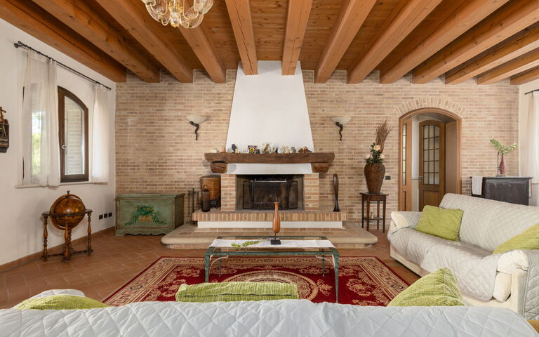 Villa Belvedere San Bartolo: Wohnzimmer