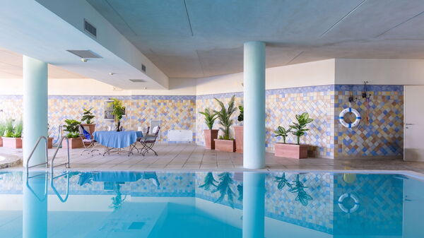 Villa Belvedere San Bartolo: Schwimmbad