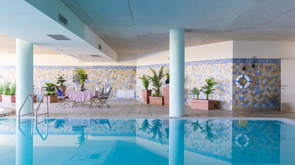 Villa Belvedere San Bartolo: Schwimmbad