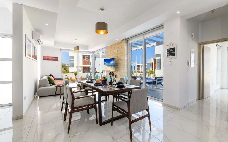 Mylos Lifestyle Seaview Villa #37: Esszimmer, Küche, Wohnzimmer