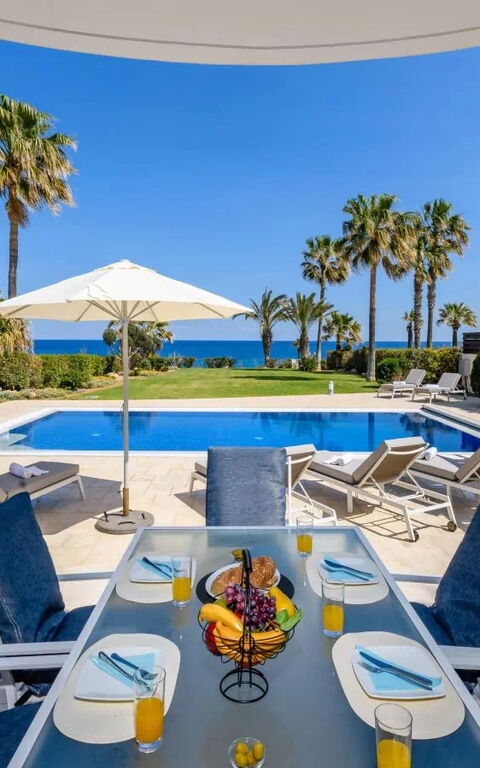 Royal Beachfront Villa: Ansichten, Außen, Draussen, Garten, Schwimmbad