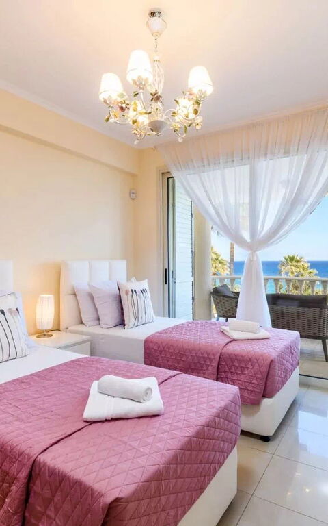 Royal Beachfront Villa: Schlafzimmer