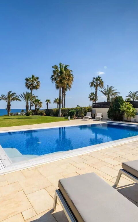 Royal Beachfront Villa: Ansichten, Außen, Draussen, Garten