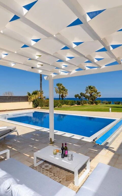 Royal Beachfront Villa: Ansichten, Außen, Draussen, Garten, Schwimmbad