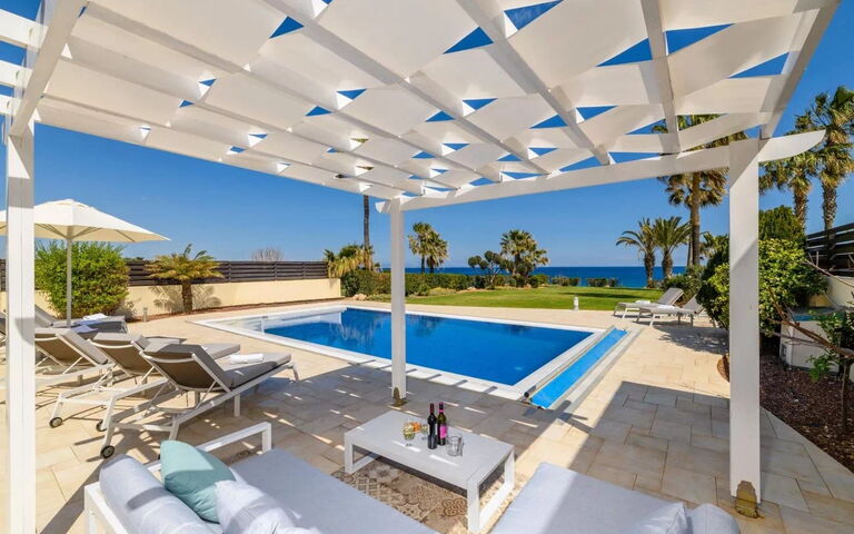Royal Beachfront Villa: Ansichten, Außen, Draussen, Garten, Schwimmbad