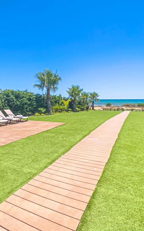 Serenity Seafront Villa: Außen, Draussen, Garten