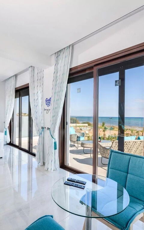 Serenity Seafront Villa: Schlafzimmer
