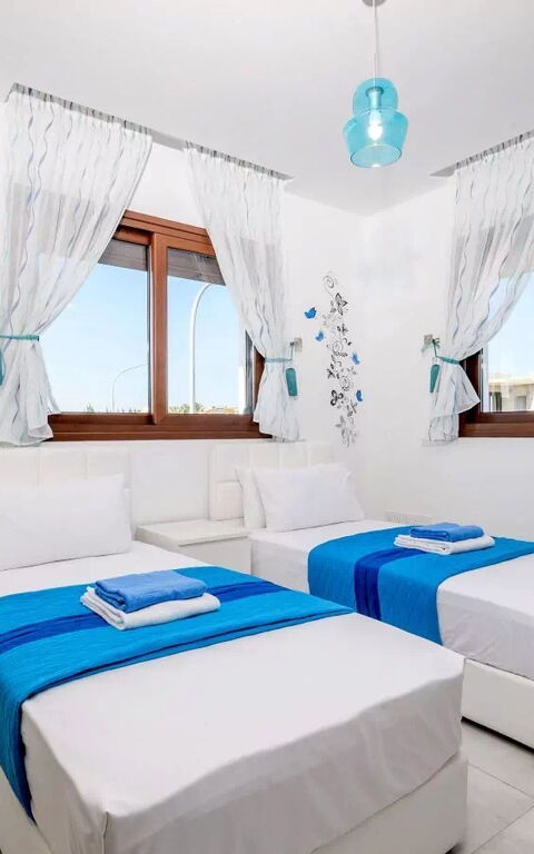 Serenity Seafront Villa: Schlafzimmer