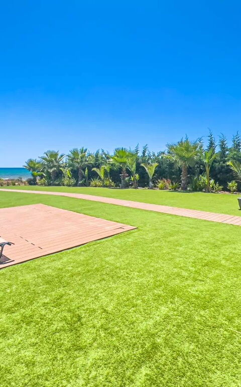 Serenity Seafront Villa: Außen, Draussen, Garten