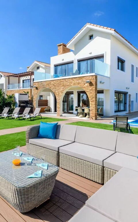 Serenity Seafront Villa: Außen, Draussen, Garten, Schwimmbad