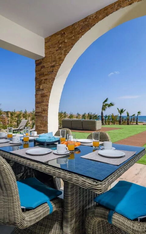 Serenity Seafront Villa: Außen, Balkon / Terrasse / Patio, Draussen