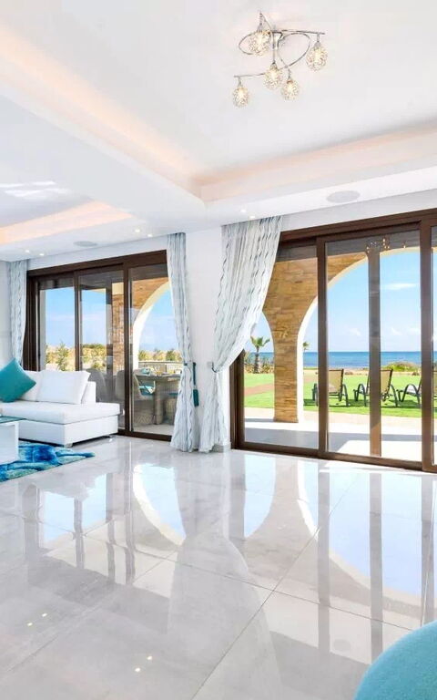 Serenity Seafront Villa: Wohnzimmer