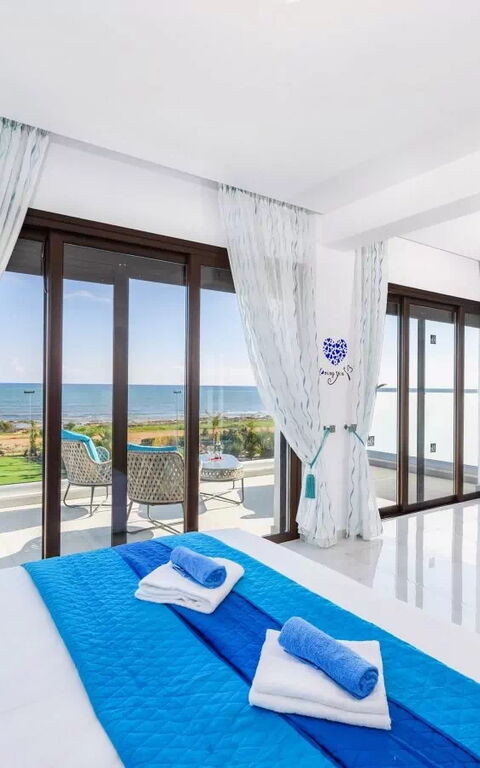 Serenity Seafront Villa: Schlafzimmer