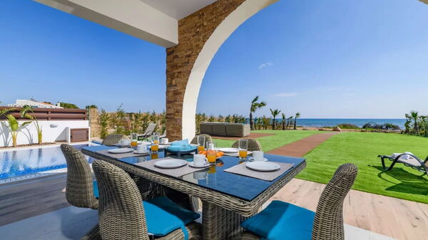 Serenity Seafront Villa: Außen, Balkon / Terrasse / Patio, Draussen