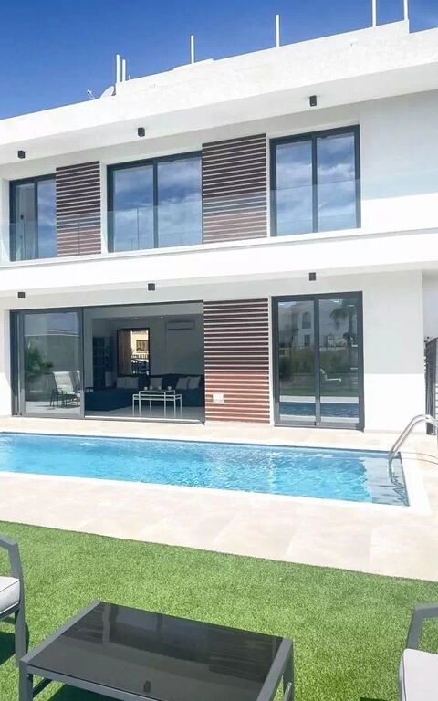 By the Beach - Royal Sapphire Villa: Außen, Draussen, Garten, Schwimmbad