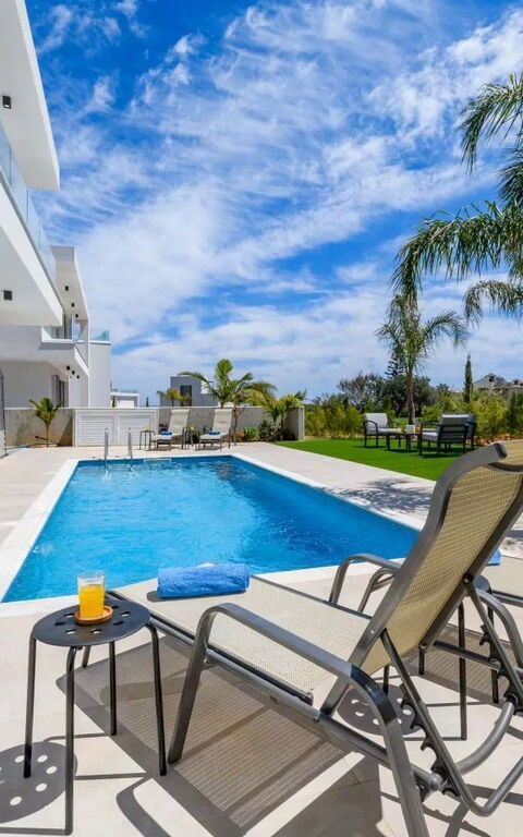 By the Beach - Royal Sapphire Villa: Außen, Draussen, Schwimmbad