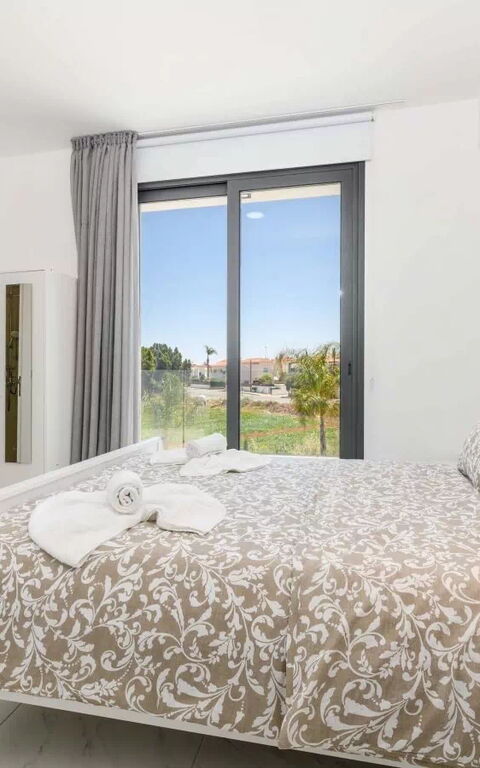 By the Beach - Royal Sapphire Villa: Schlafzimmer