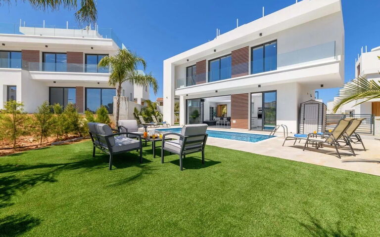 By the Beach - Royal Sapphire Villa: Außen, Draussen, Garten, Schwimmbad