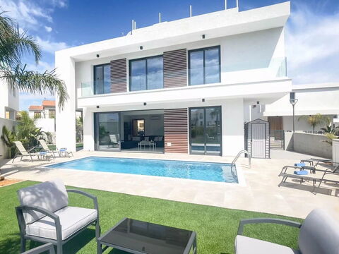 By the Beach - Royal Sapphire Villa